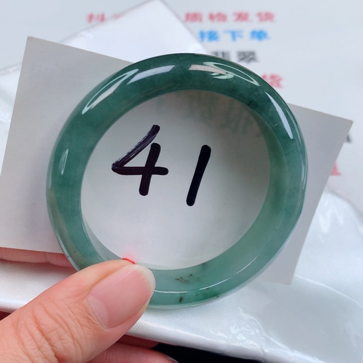 翡翠手镯未镶嵌翡翠