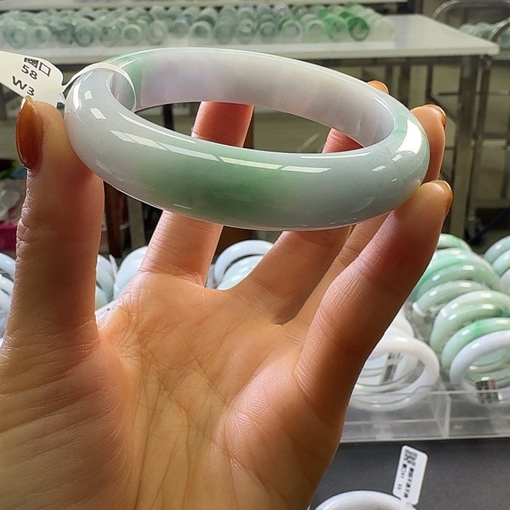 柚***。翡翠未镶嵌手镯58圈口