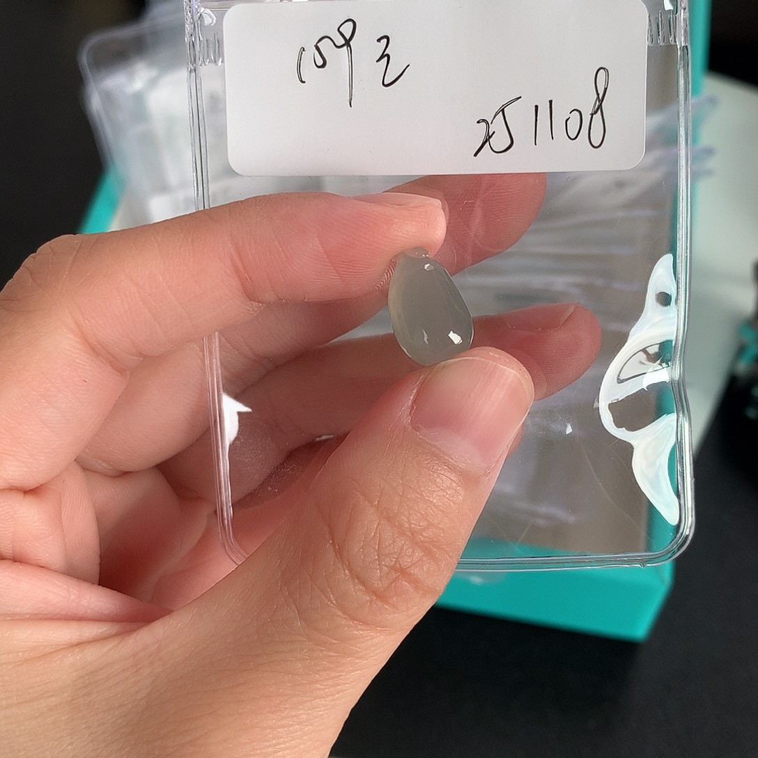 翡翠未镶嵌颈饰瓜