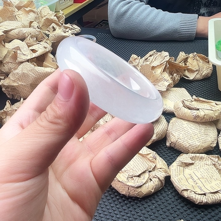 翡翠颈饰未镶嵌啊啊