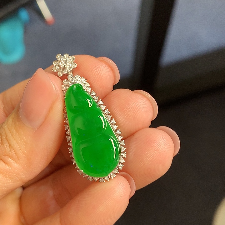 翡翠吊坠(不含链)18K金镶嵌