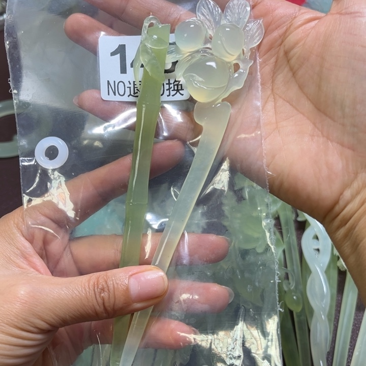 绿***妖蛇纹石玉未镶嵌发簪