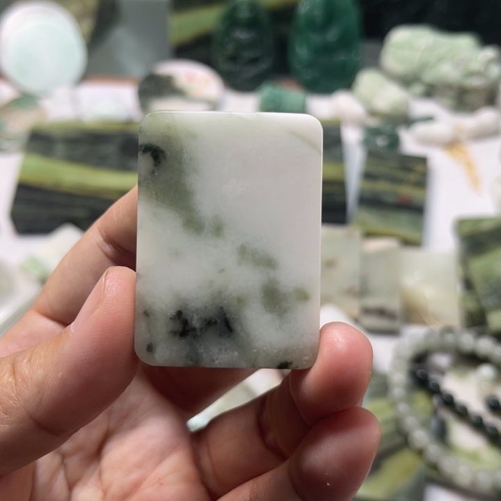 独山玉未镶嵌颈饰