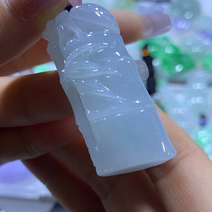 翡翠未镶嵌颈饰天然翡翠A货吊坠