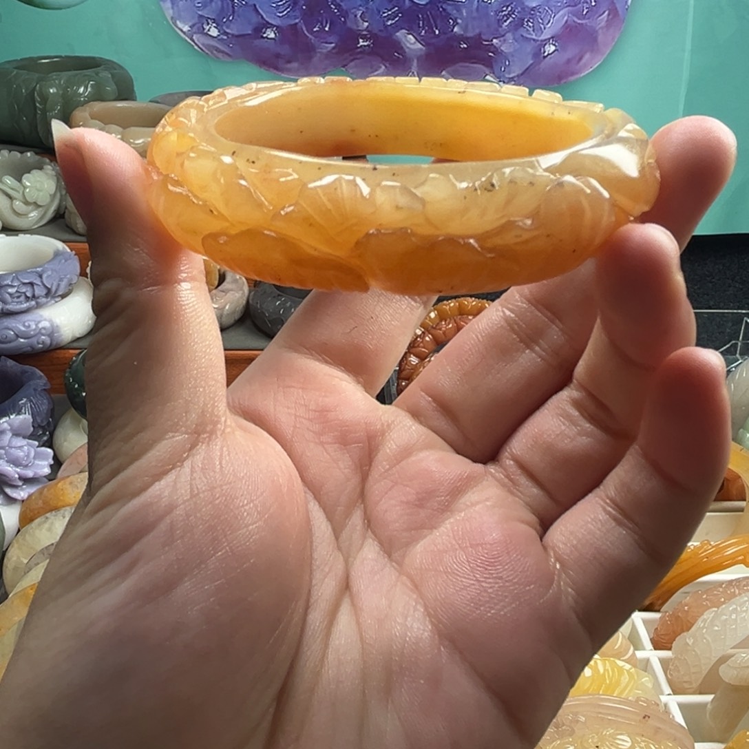 石英质玉未镶嵌雕花手镯
