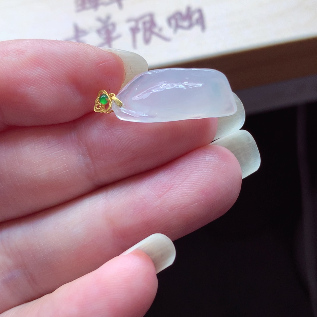 翡翠颈饰18K金镶嵌吊坠