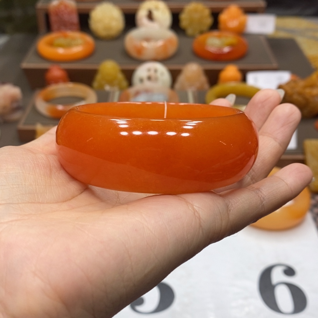 未***期石英质玉（黄龙玉）未镶嵌手镯