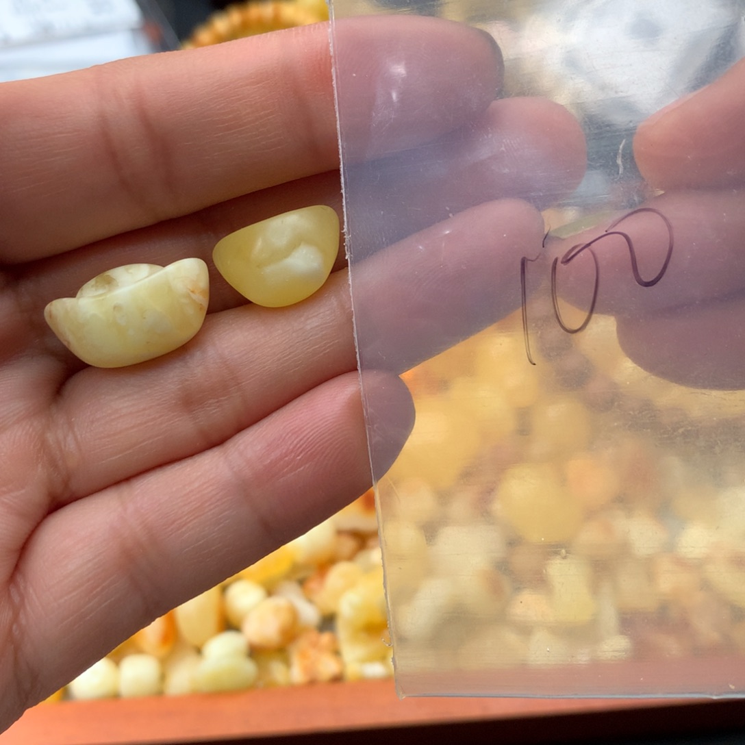 蜂***茶琥珀未镶嵌裸石蜜蜡