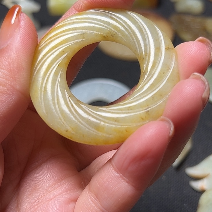 男***汉和田玉（糖玉）未镶嵌挂件