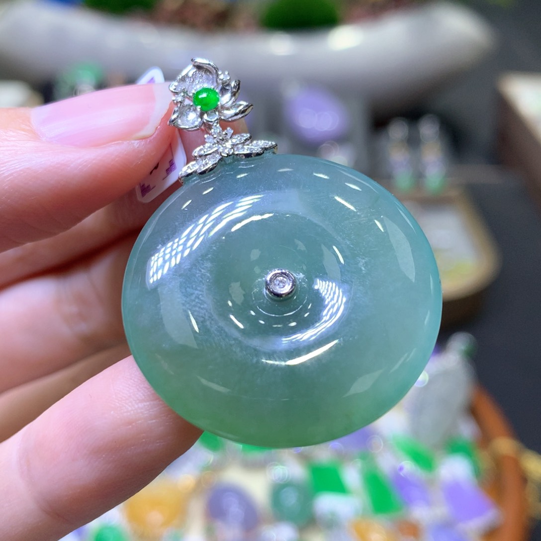 【闪购商品】翡翠颈饰18K金镶嵌翡翠吊坠项链