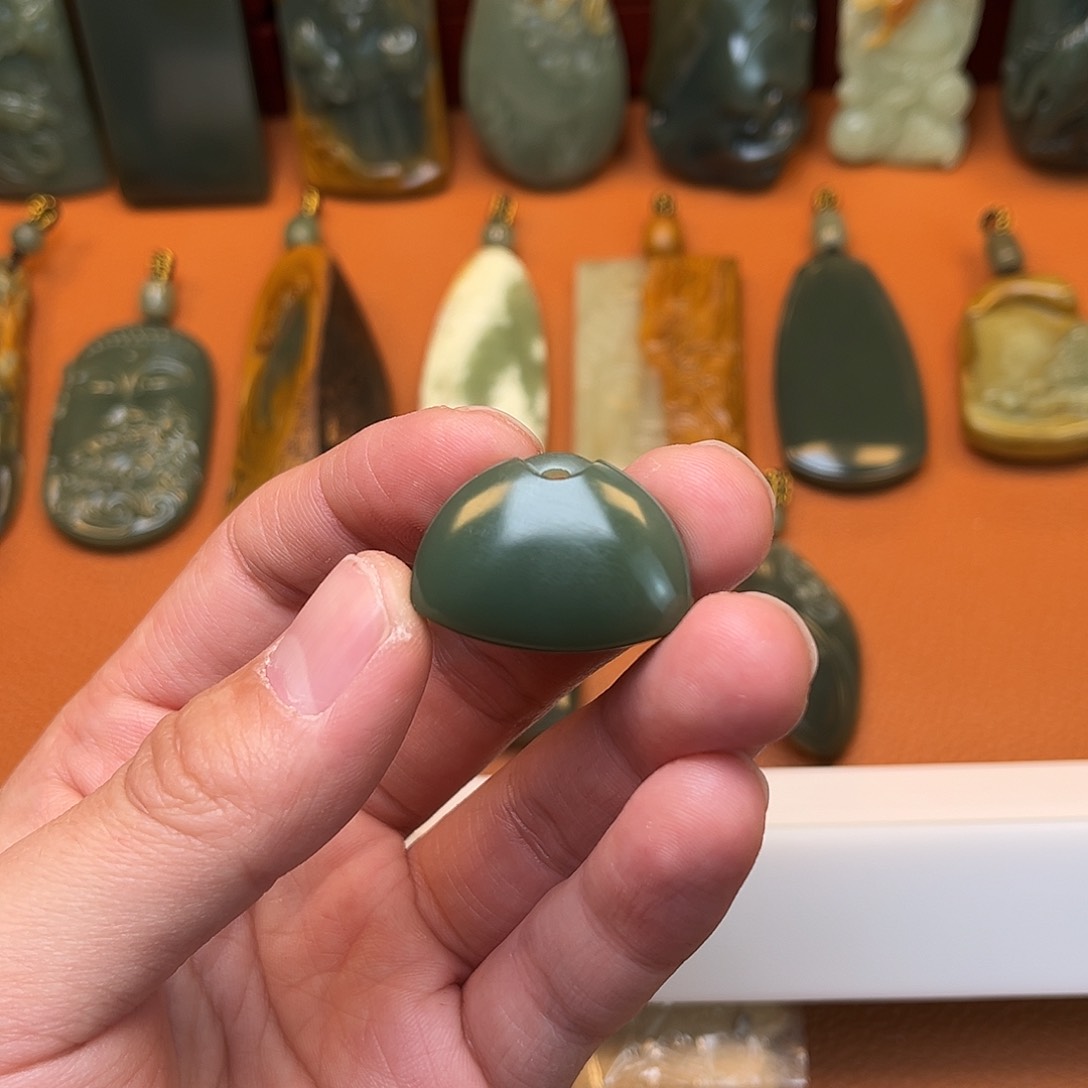 岫岩老玉（透闪石质玉）颈饰未镶嵌吃****上