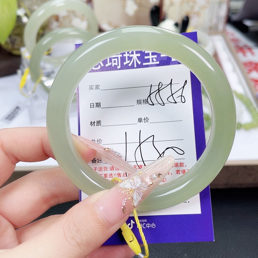 和田玉未镶嵌手镯