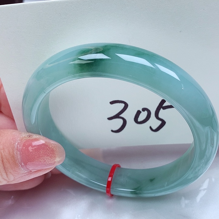 翡翠手镯未镶嵌翡翠