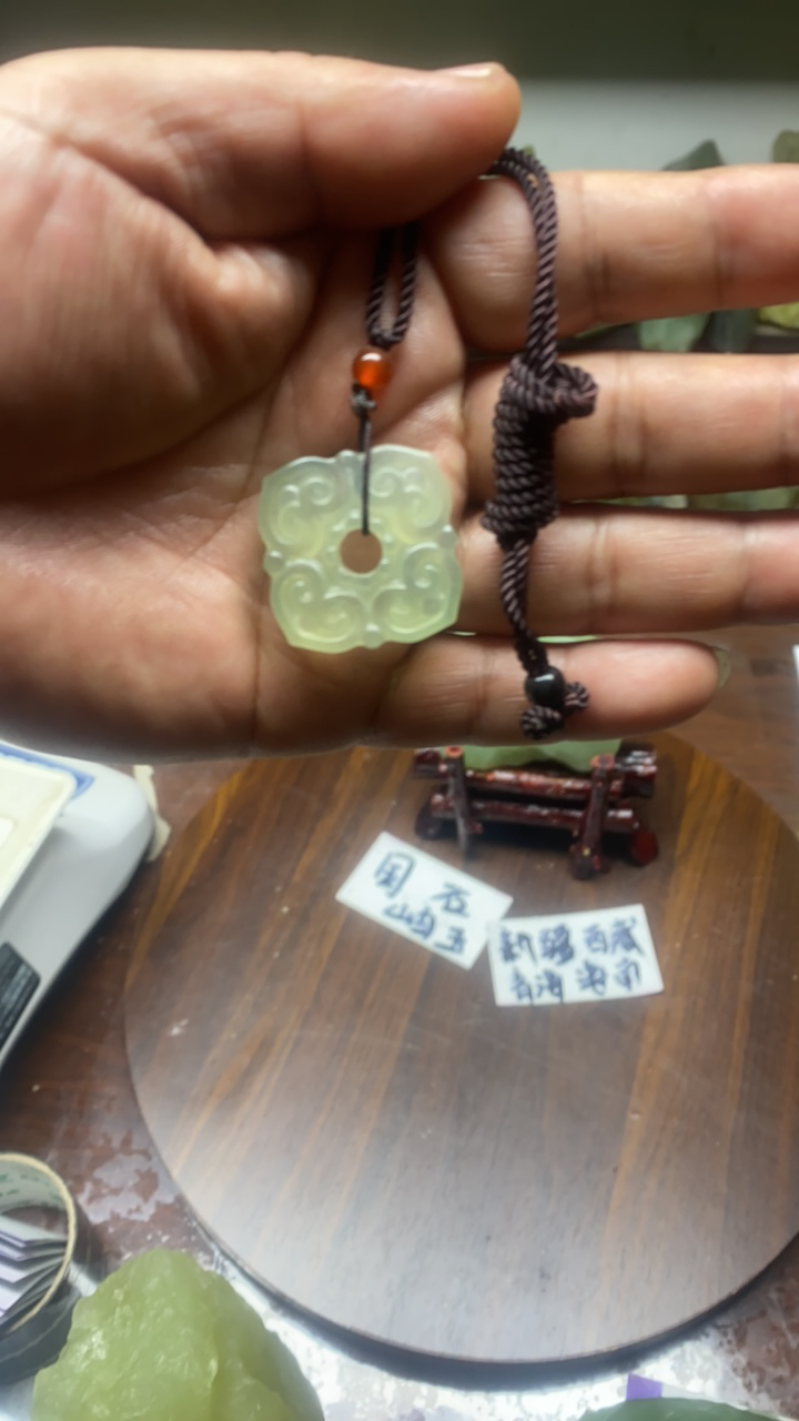 中国四大名玉岫玉纯天然吊坠