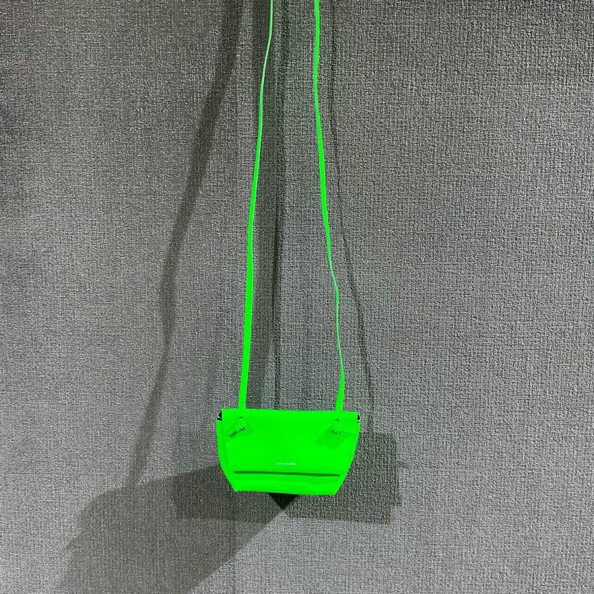 95新 Acne studio （pm）荧光绿色斜跨小包/1271