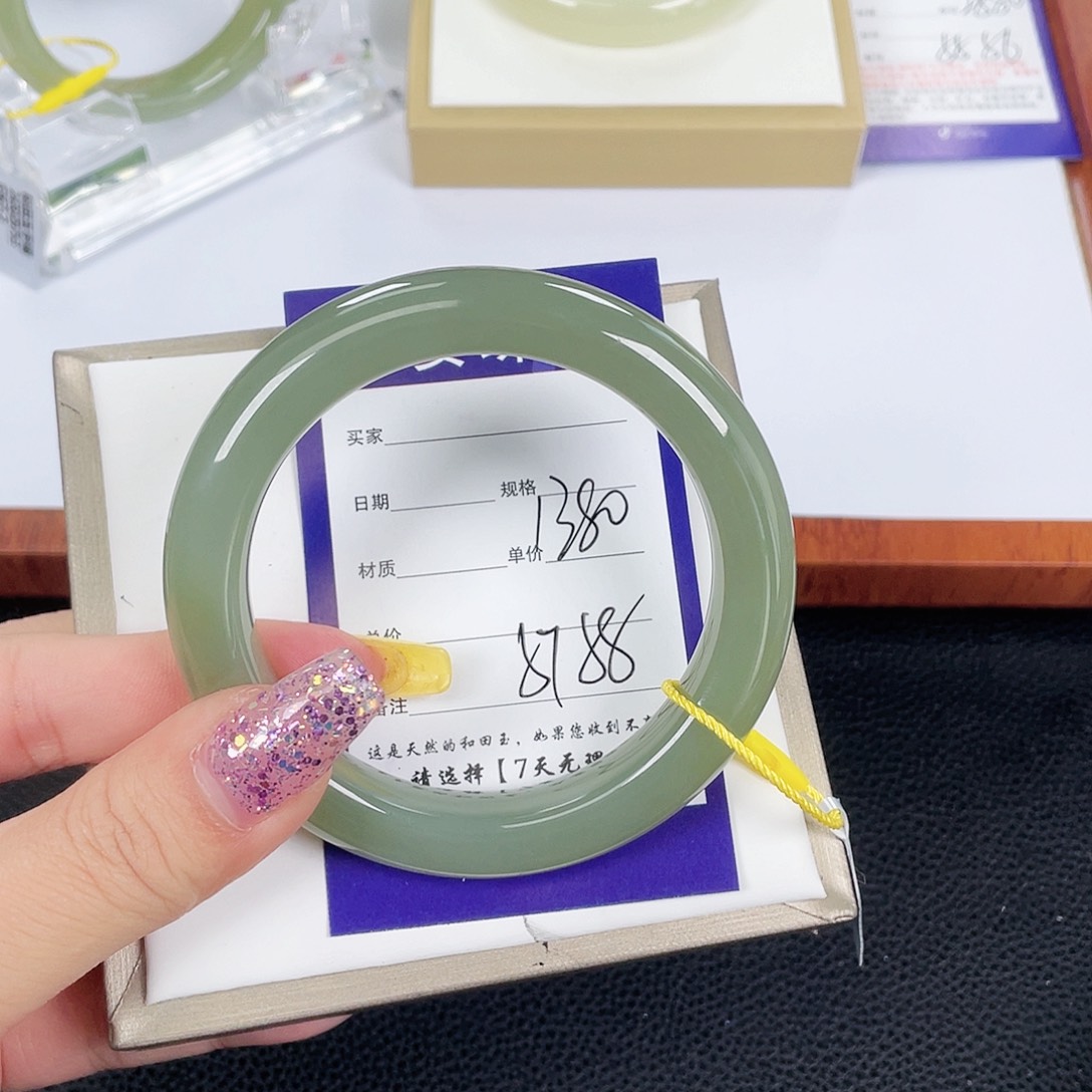 和田玉未镶嵌手镯