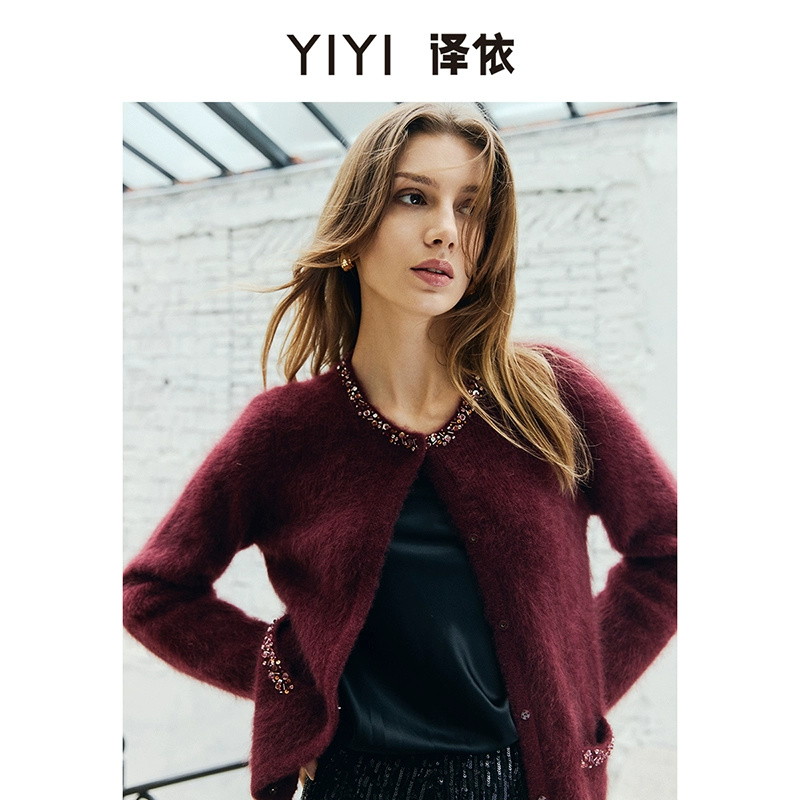 译依YIYIYI 星落冬雪  康赛妮100%咩绒钉珠圆领拉绒百搭外套BDWMY