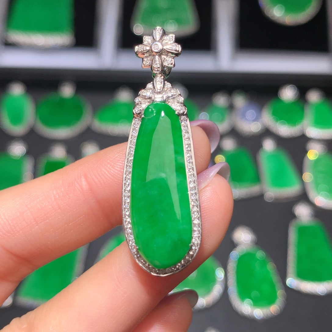 翡翠颈饰18K金镶嵌翡翠