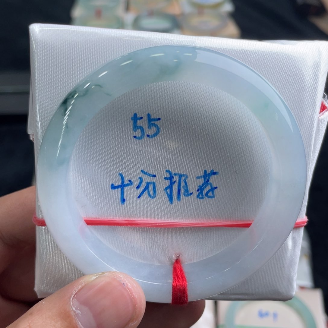 翡翠手镯未镶嵌翡翠手镯