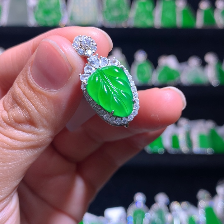 【闪购商品】颈饰银S925镶嵌翡翠天然翡翠