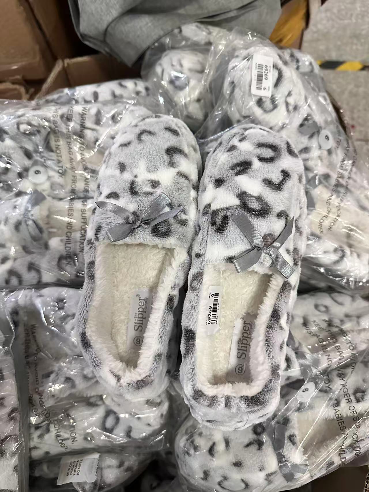 《兵哥外贸》3楼灰色豹纹蝴蝶结保暖居家鞋 发一双