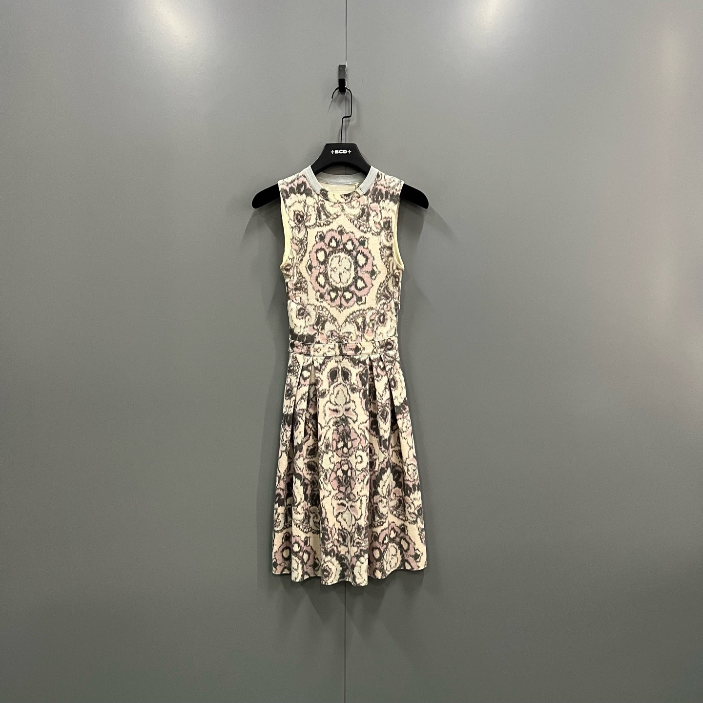 tt1 太阳神图案印花连衣裙打底衫 34码/95新/020256/无领标