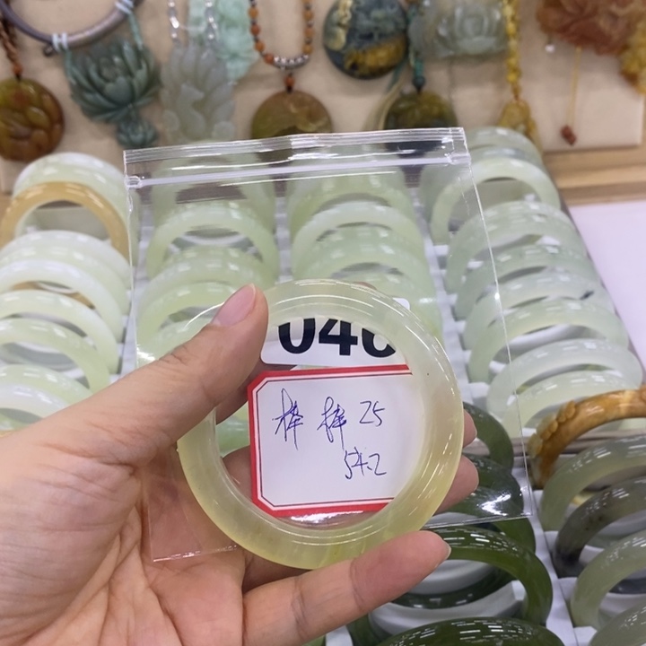 *****岫玉未镶嵌手镯（圆镯）