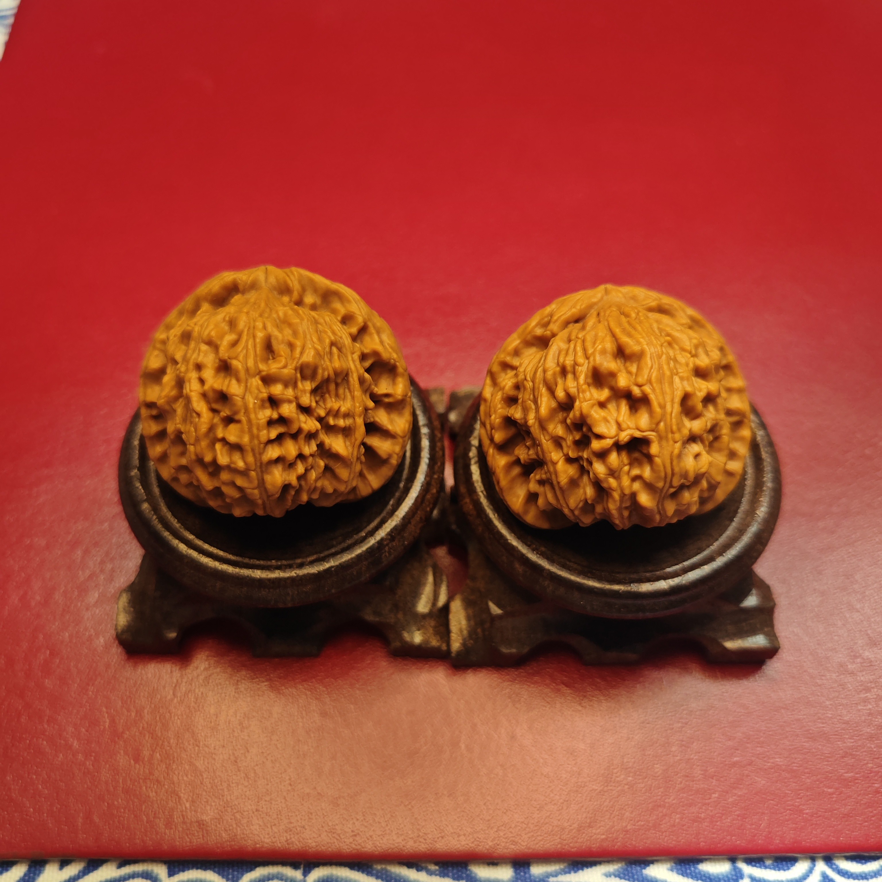 一图一物精配小白狮子核桃手把件