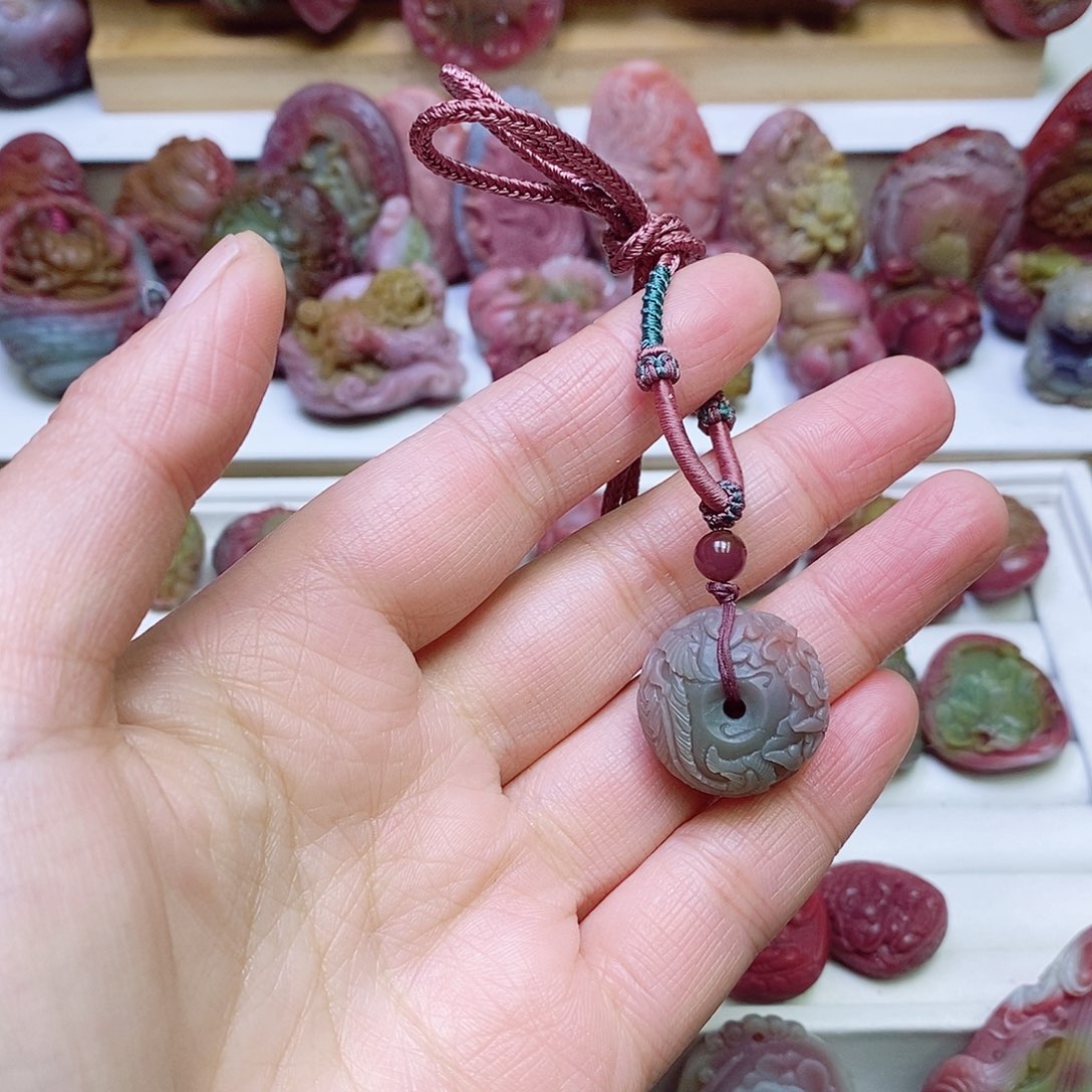 玛瑙/玉髓盐源玛瑙吊坠未镶嵌