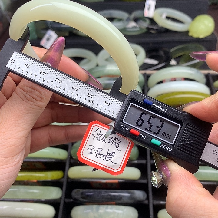 蛇纹石玉手镯未镶嵌583