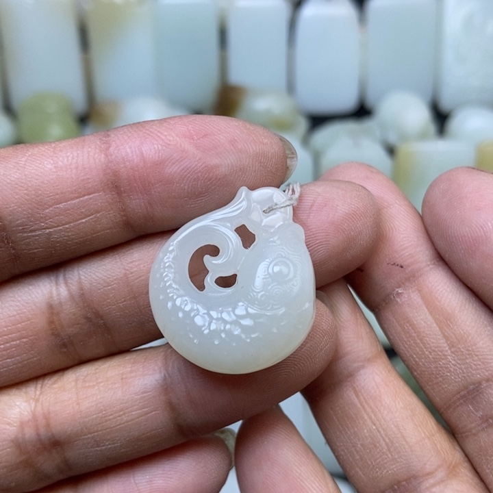 和田玉颈饰未镶嵌