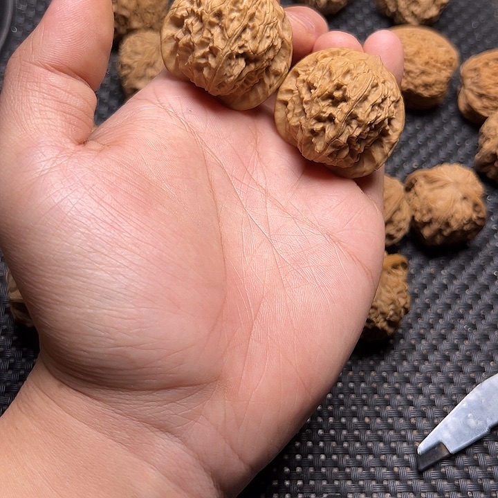 文玩核桃吊坠红豆