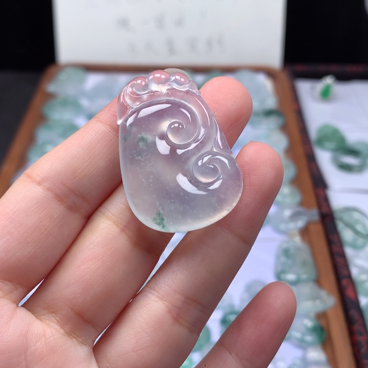 颈饰未镶嵌翡翠高冰飘花大如意