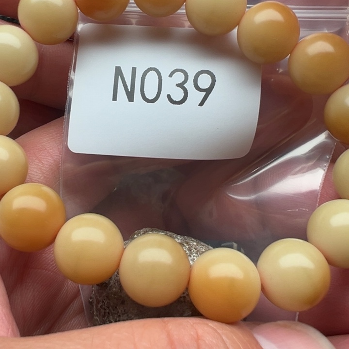 d***h和田玉未镶嵌珠宝半成品