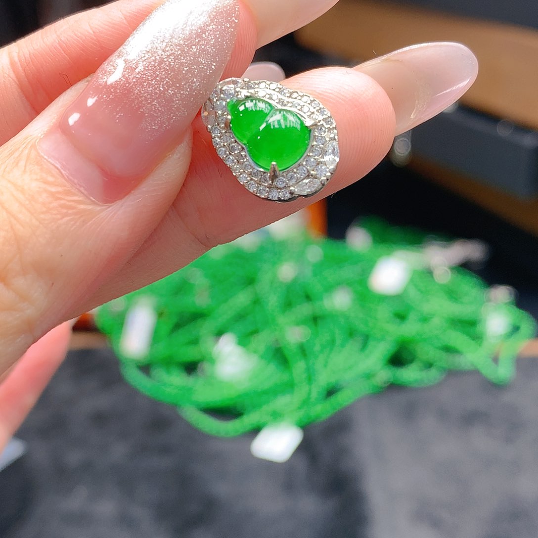 翡翠未镶嵌吊坠(不含链)