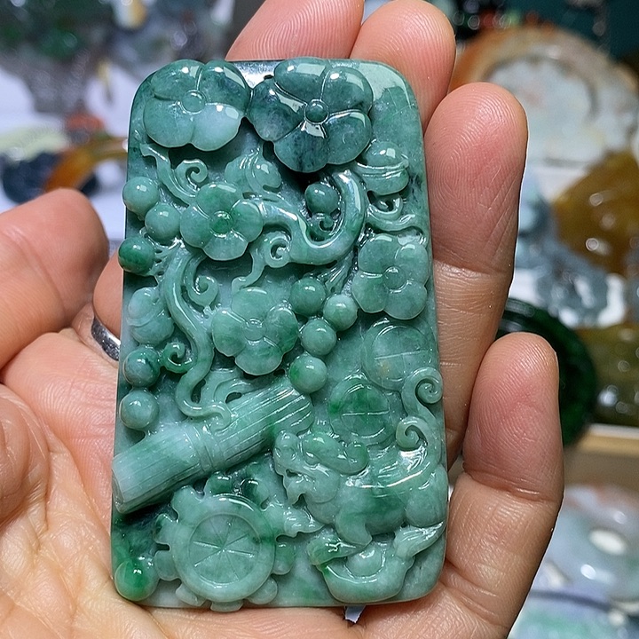 翡翠未镶嵌吊坠(赠链)