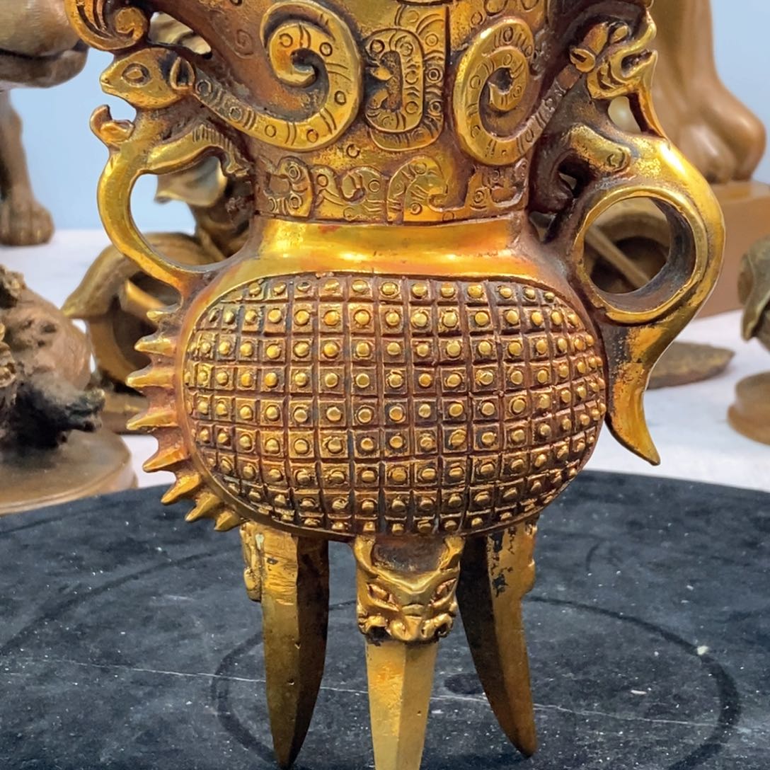 黄铜材质，大酒杯一个