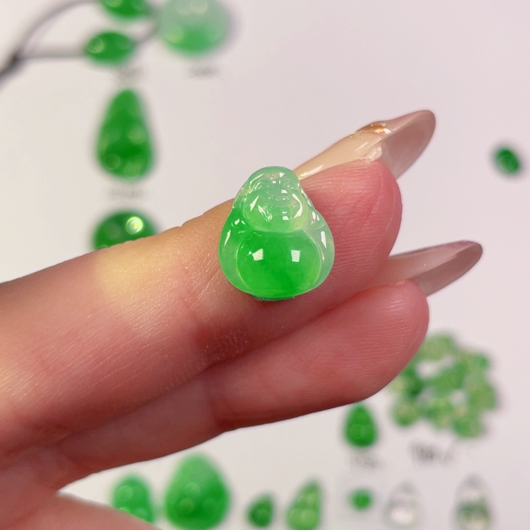 颈饰未镶嵌翡翠裸石