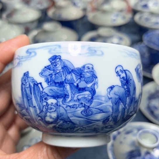 杯手绘青花十八罗汉禅定杯