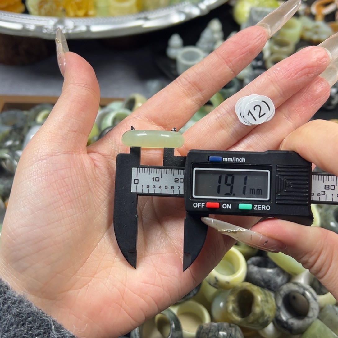 蛇纹石玉未镶嵌戒指