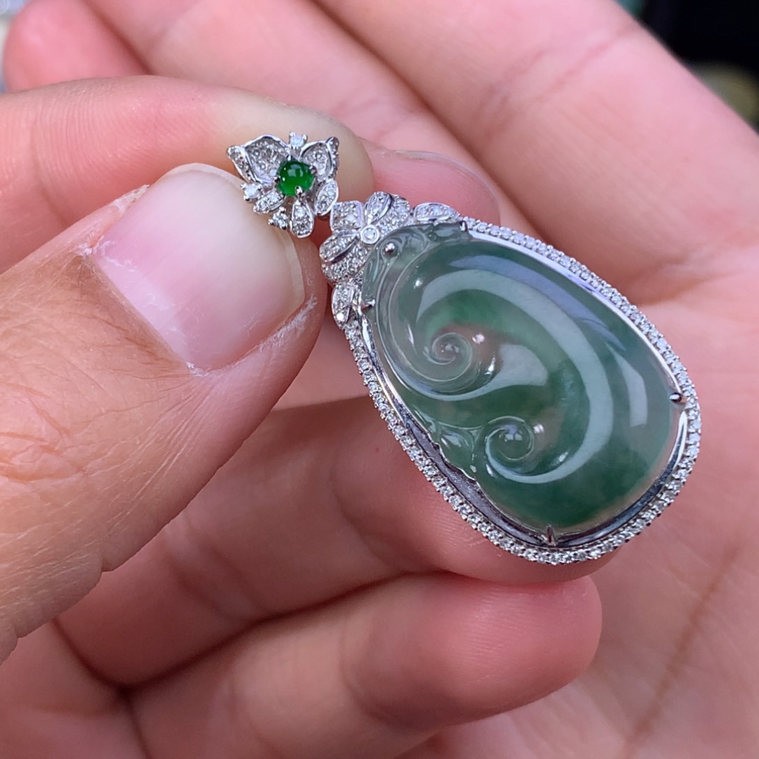 翡翠吊坠(不含链)18K金镶嵌