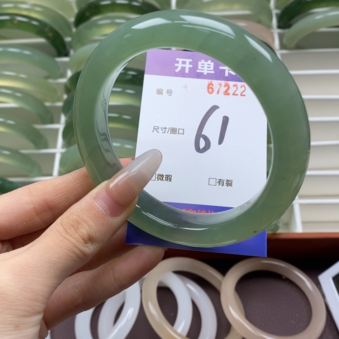 蛇纹石玉手镯未镶嵌