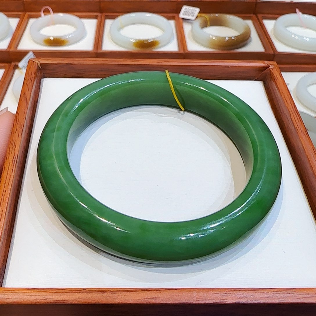 和田玉手镯未镶嵌老坑俄碧56