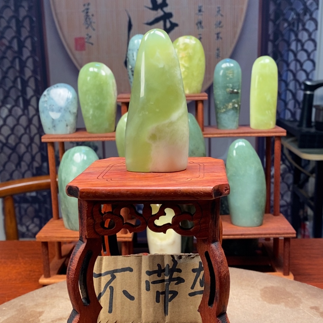 哎***呵岫玉未镶嵌珠宝奇石