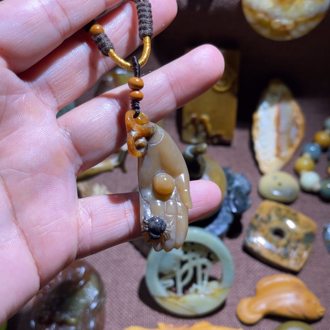 青***玉蛇纹石玉未镶嵌颈饰