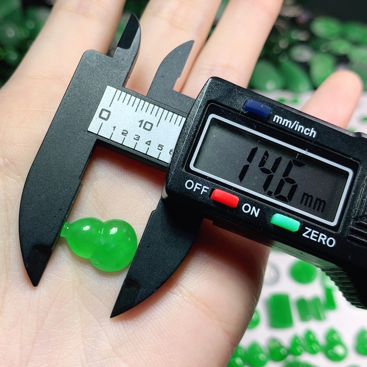 翡翠未镶嵌颈饰14.5*10.3*3.6