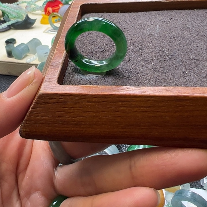 翡翠未镶嵌戒指翡翠