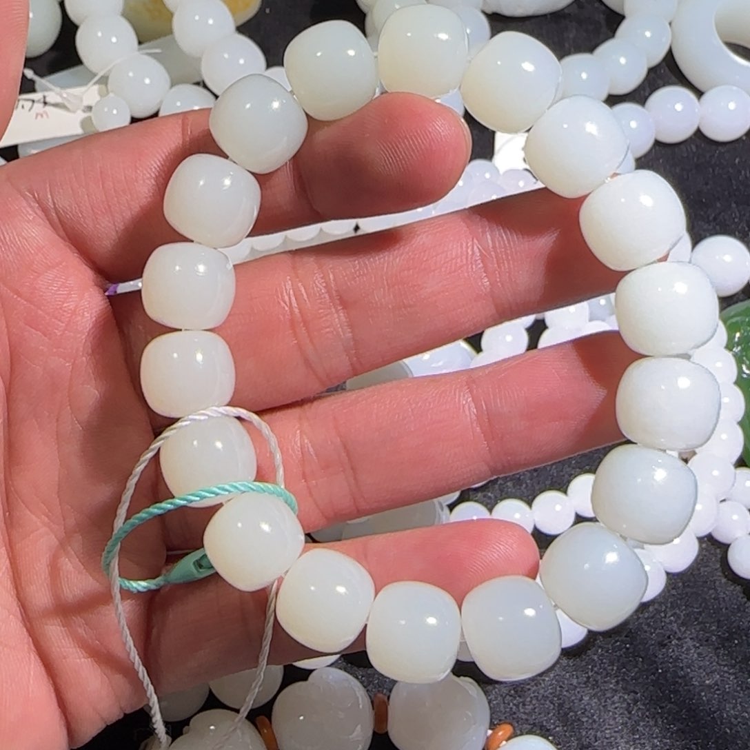 和田玉颈饰未镶嵌T****角