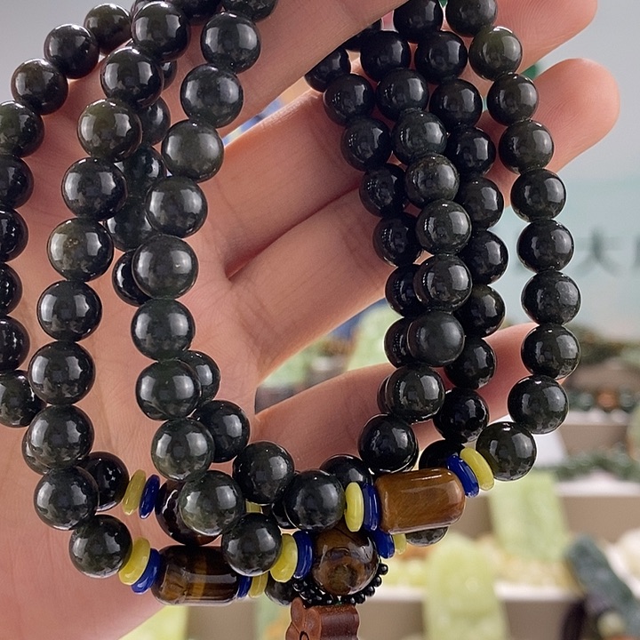 透闪石质玉手链未镶嵌有瑕