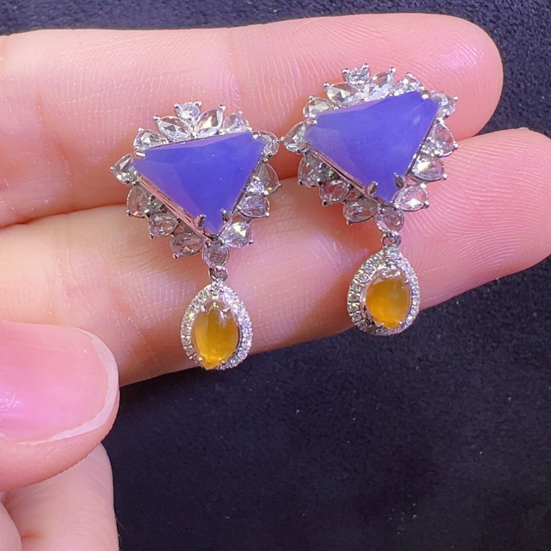 H***l翡翠18K金镶嵌耳饰耳钉